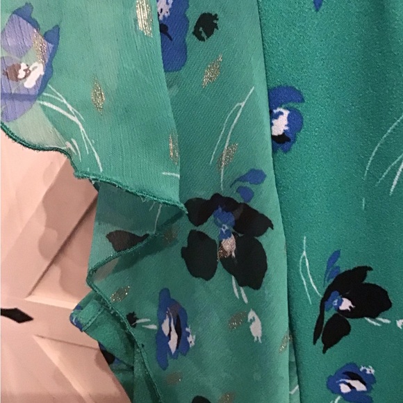 Adrienne Vittadini Green Ruffled Tie Front Blouse - Picture 3 of 6